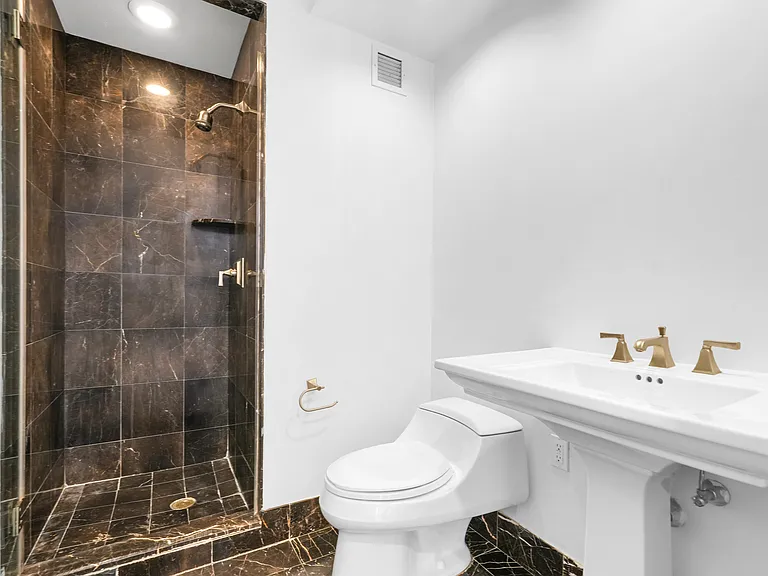 240 Riverside Blvd #80 — Photo 15