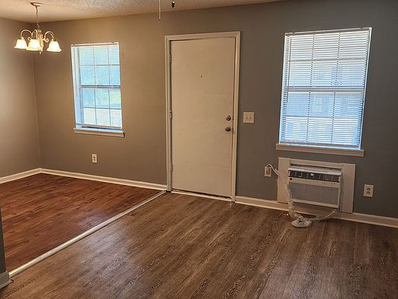 3rd image of 4419 Bonnell Dr NW APT 11