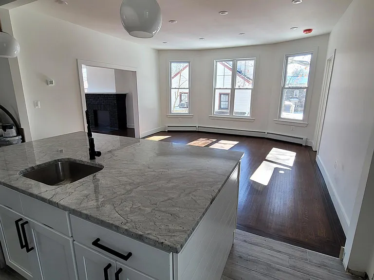 682 Whitney Ave #2 — Photo 7