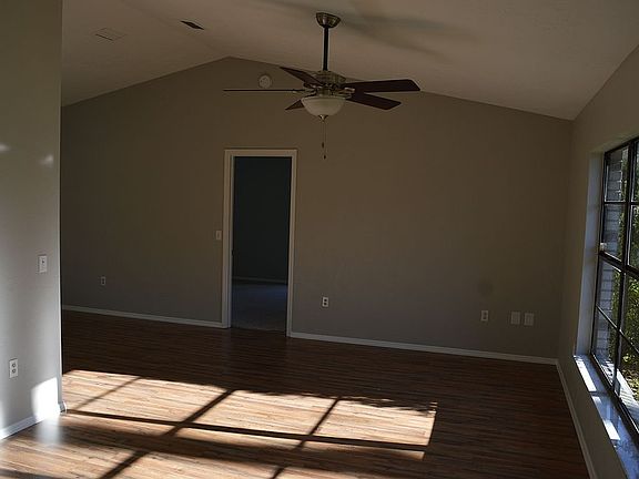 4th image of 3009 Vista Palm Dr