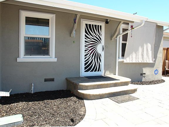 3rd image of 2061 Bowers Ave