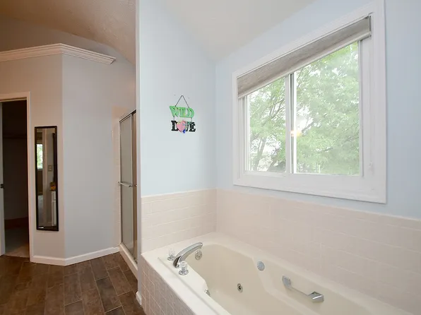 16130 Parker St, Omaha, NE 68118