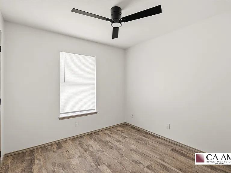 9215 N 32nd Ln — Photo 9