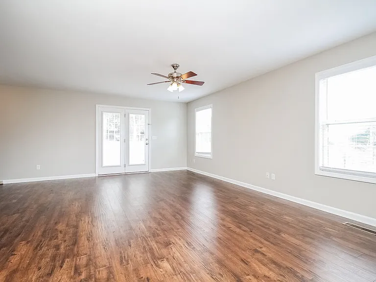 2900 Hearthside Dr — Photo 3