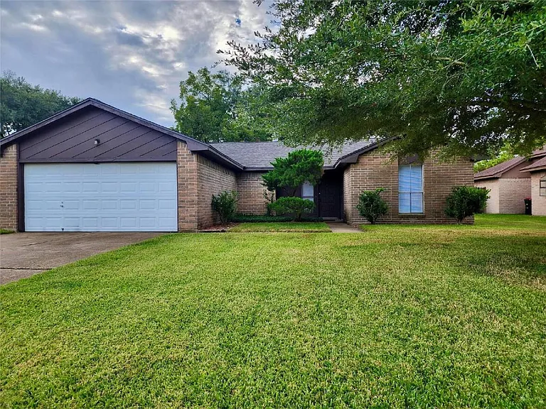 21227 Park Mount Dr — Photo 1