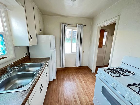 2nd image of 1131 Campbell Ave