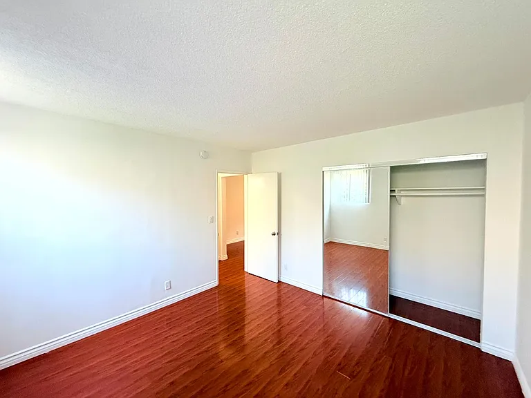 1376 N. Serrano Avenue — Photo 18