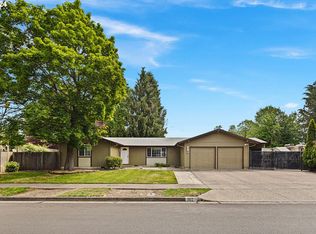 963 Candlelight Dr, Eugene, OR 97402