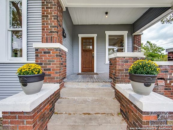 4th image of 946 W Gramercy Pl