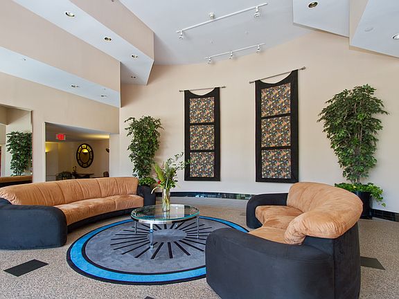 2nd image of 10 Stewart Pl APT 6CE