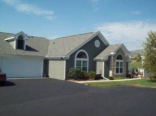 7135 Meadowsweet Ln #B, Shawnee, KS 66227