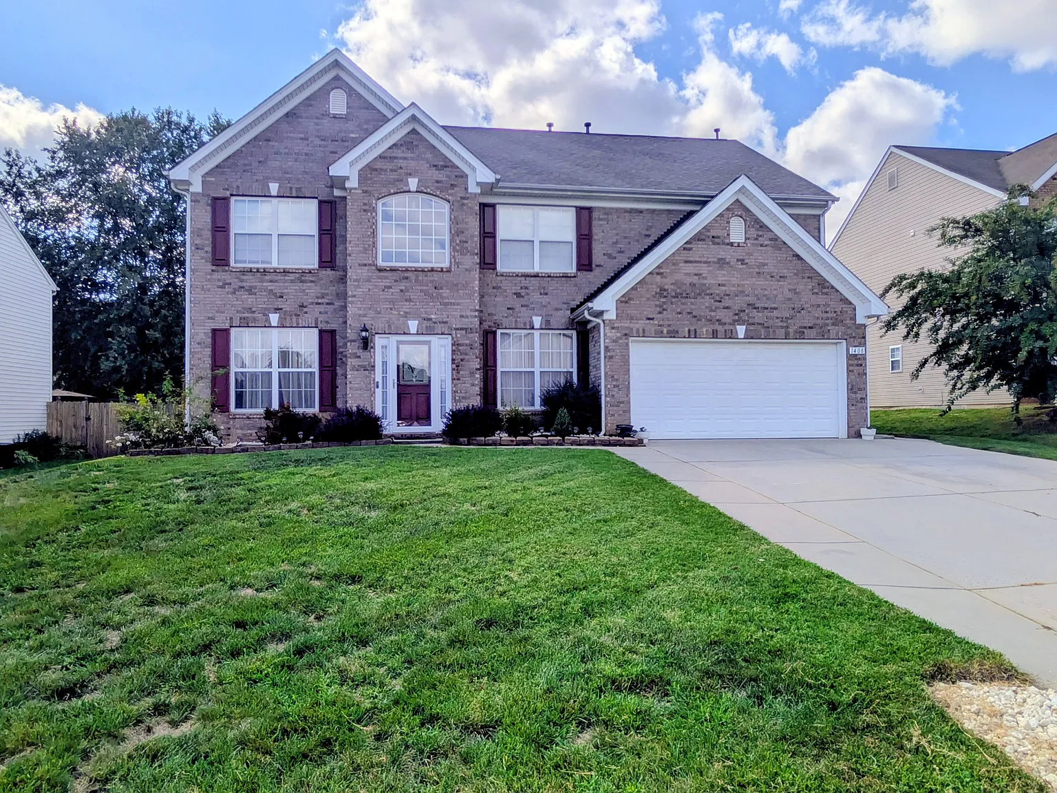 4 bed, 2.5 bath, 2560 sqft, $2,600 — Photo 1
