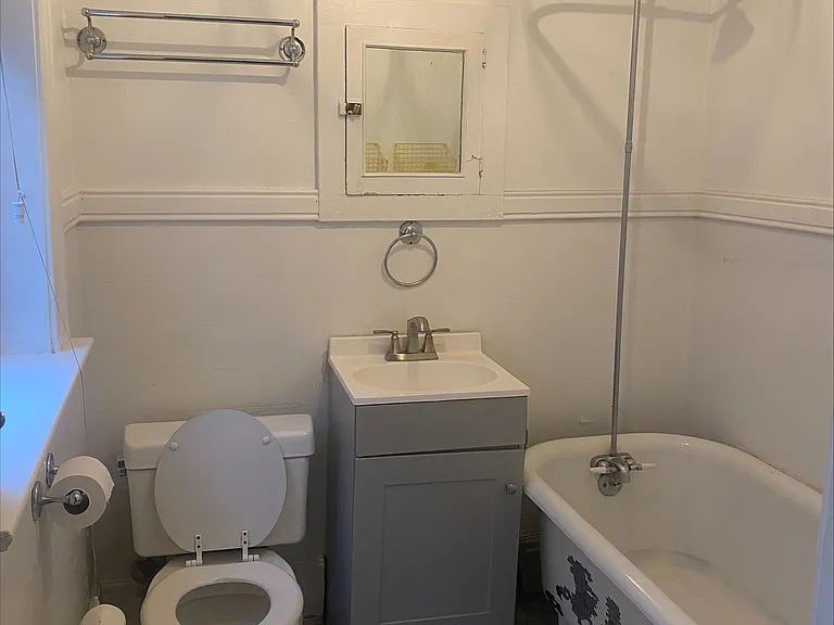 28-30 Park Ave #1 — Photo 8