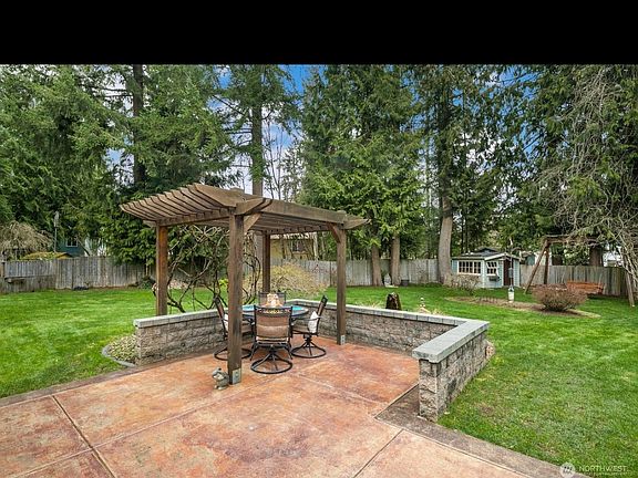 5th image of 2536 231st Ave NE