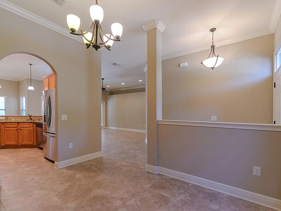 4th image of 6717 Castlewood St