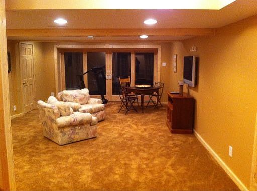 Basement with walkout, washer dryer, full bath, Murphy bed