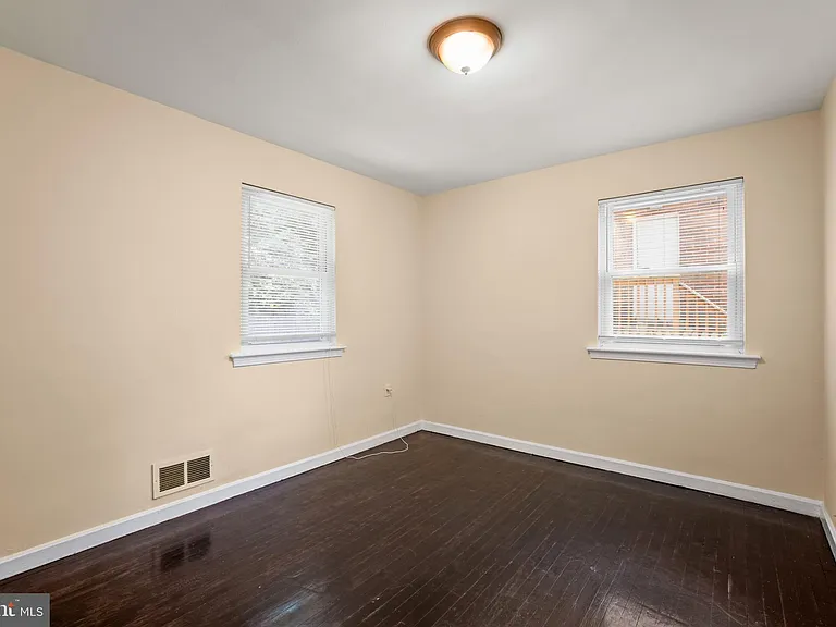 121 Whitmoor Ter — Photo 16