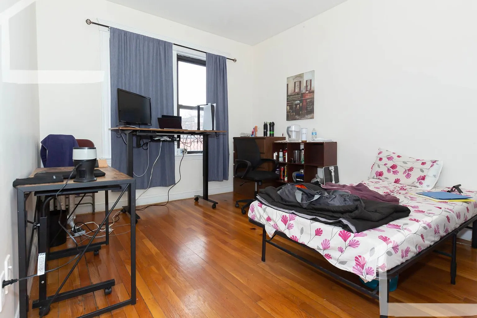 Charming 4 Bedroom — Photo 1