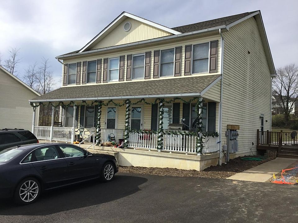 Front of Duplex-Apartment in Basement