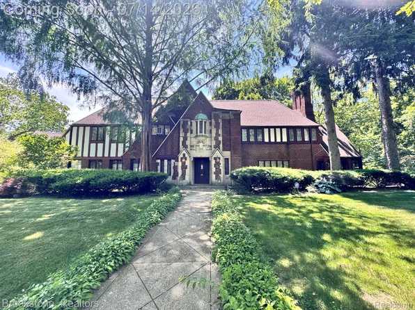 1735 Lincolnshire Dr, Detroit, MI 48203