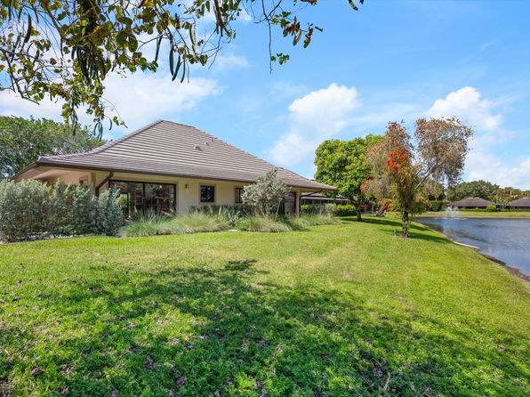11675 Wimbledon Circle, Wellington, FL 33414