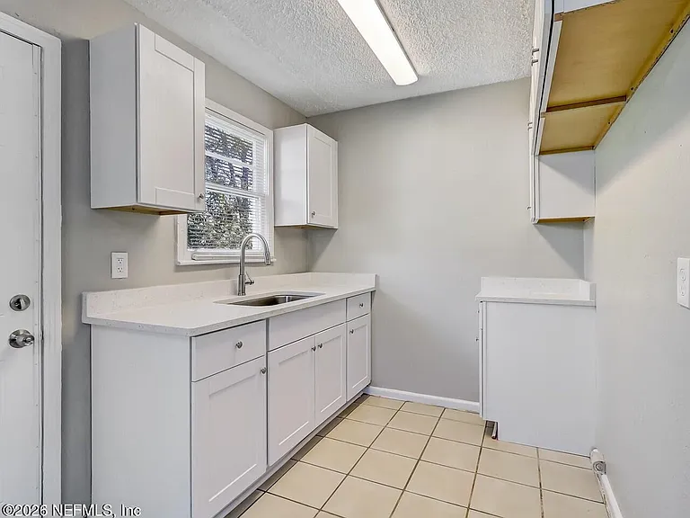 1901 Pullman Ct — Photo 9