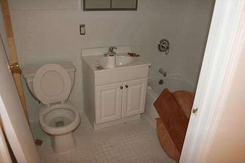 2nd image of 182 Kingsland Ave
