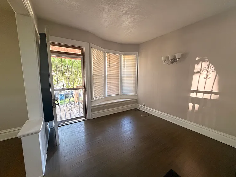 121 Machen St — Photo 7