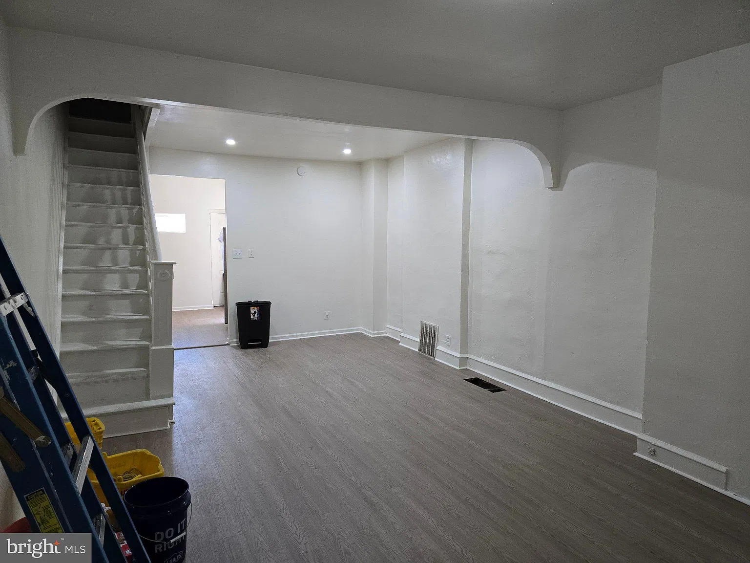 3 bed, 1.0 bath, 1332 sqft, $1,200 — Photo 2