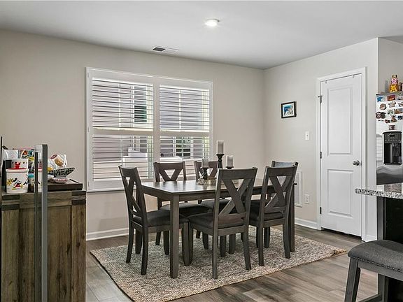5th image of 206 Lorraine Dr