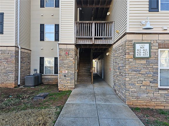 2nd image of 621 Lookover Dr