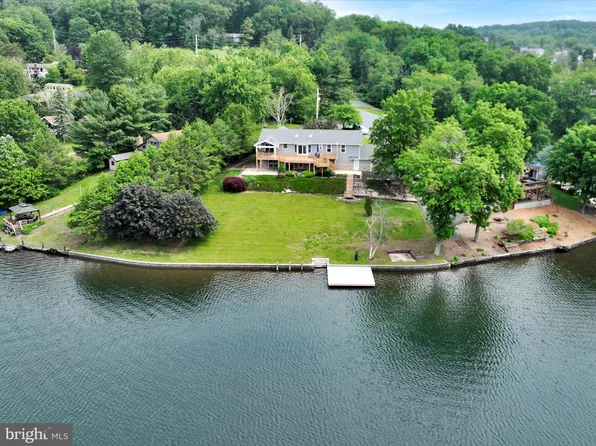 2054 Buckskin Cv, Auburn, PA 17922