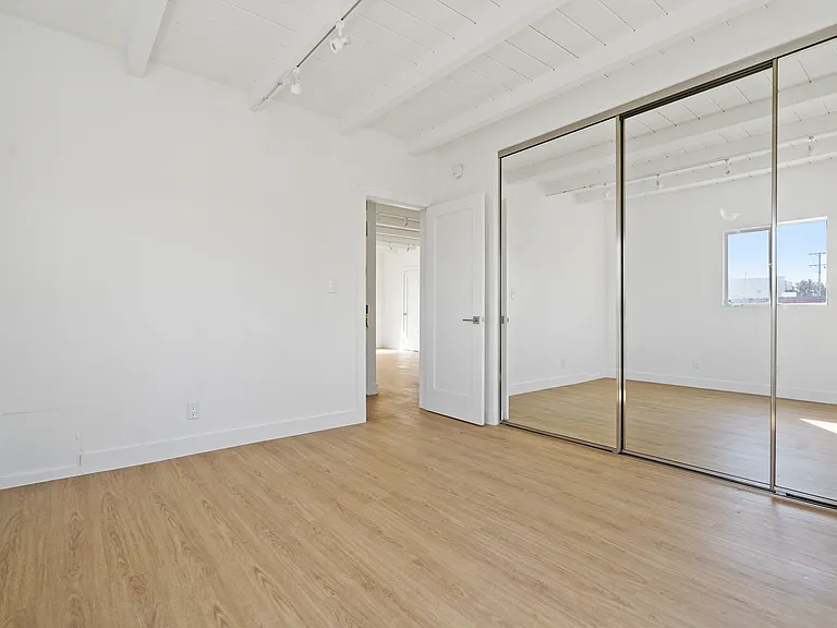 920 Marine St #4 — Photo 6