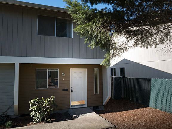 3rd image of 2723 22nd Ave APT 4