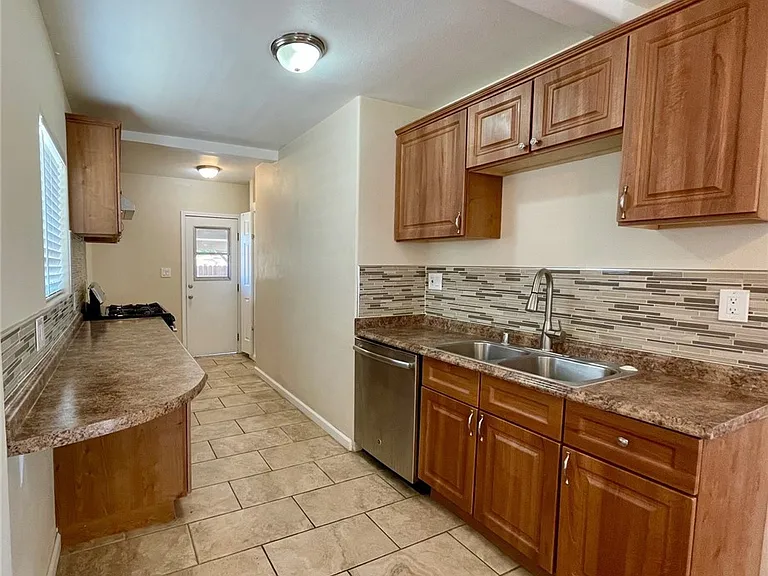 15142 Georgia Ave — Photo 14