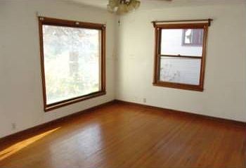 5th image of 3015 Irving Ave