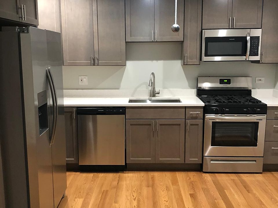 1st image of 2449 W Balmoral Ave #1N