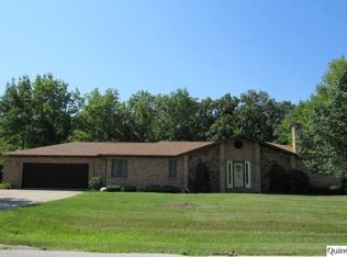 201 Shawnee Dr, Camp Point, IL 62320