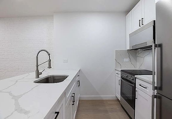 4th image of 357 W 22nd St #4