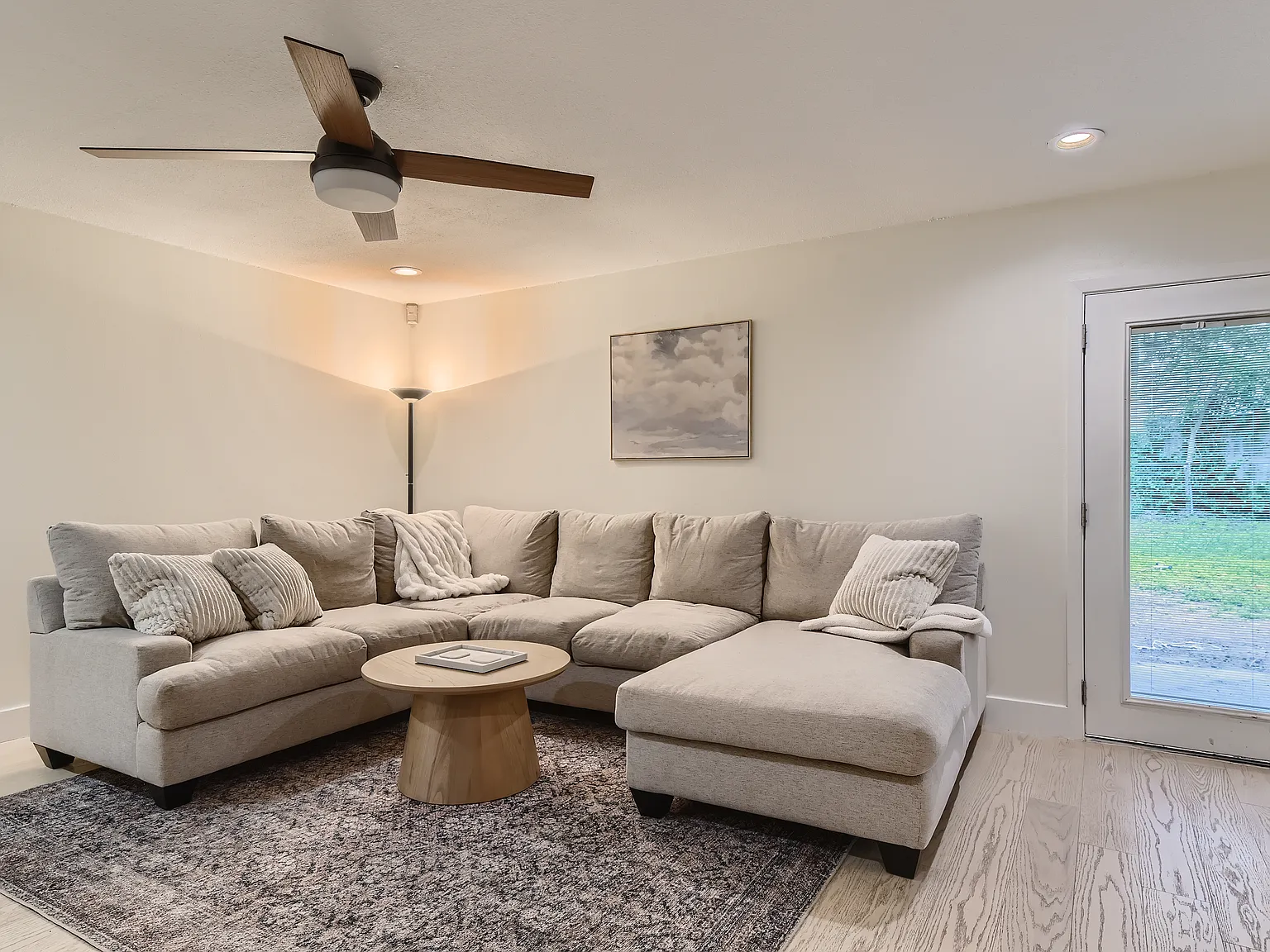 3 bed, 1240 sqft, $2,200 — Photo 1