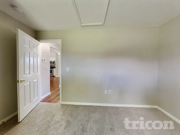 7833 Manor Dr — Photo 11