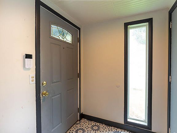 4th image of 46822 Sunset Ave