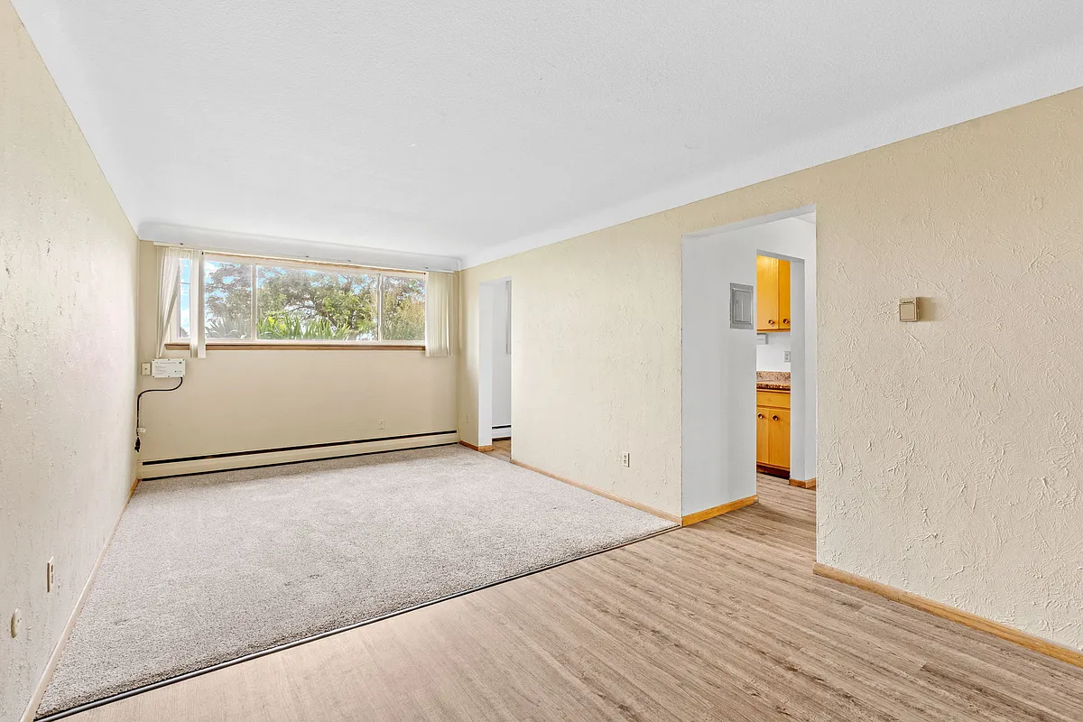 Building Photo - Larpenteur Crossing