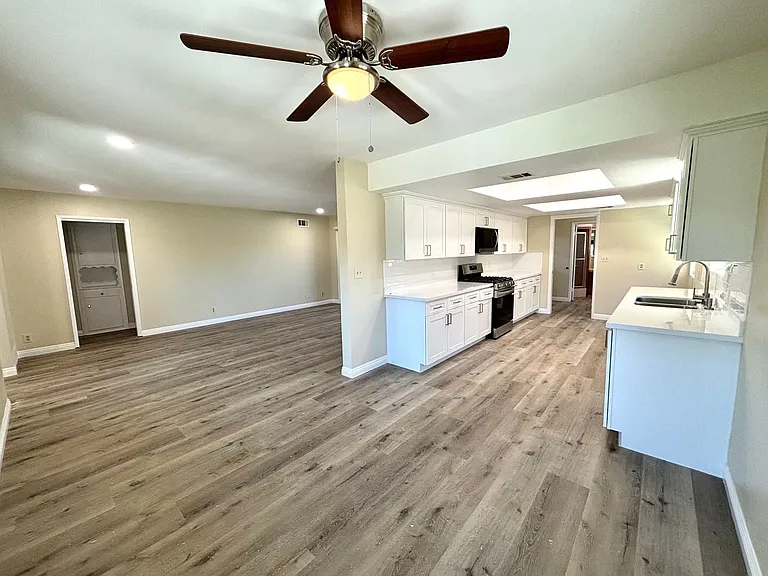 4301 Green Ave — Photo 10