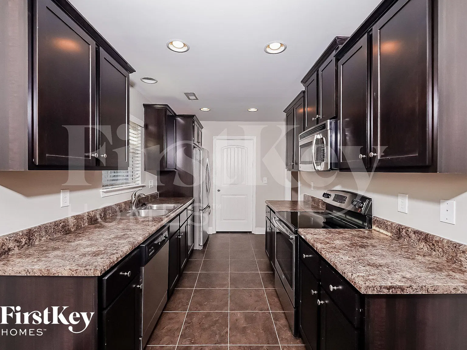 3 bed, 2.0 bath, 1487 sqft, $1,820 — Photo 4