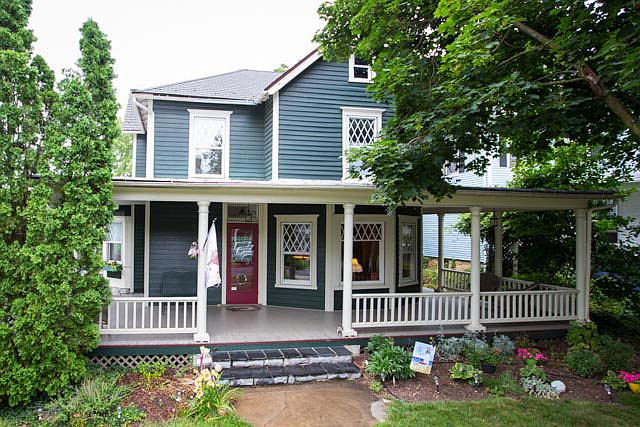 1st image of 272 Franklin St