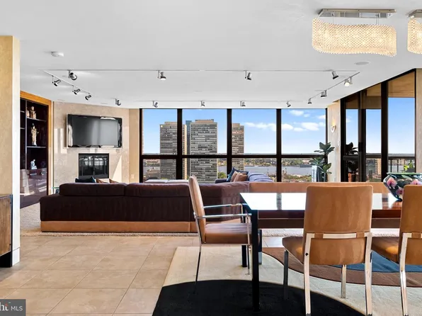 233 S 6th St APT 2009, Philadelphia, PA 19106