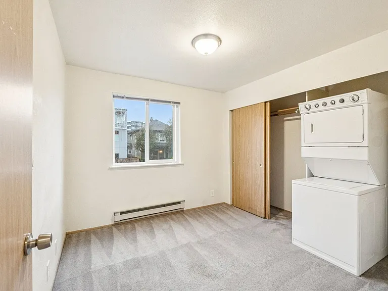 University Court Apartments — Photo 82