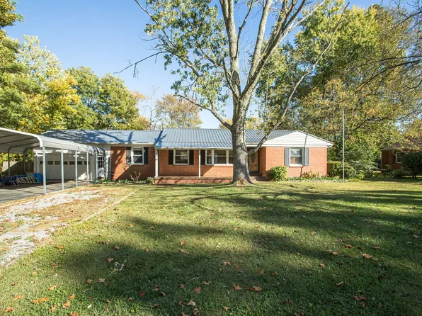 704 Country Club Dr, Tullahoma, TN 37388