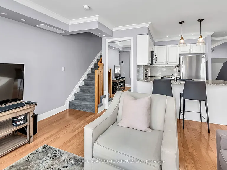415 Jarvis St #309 — Photo 12